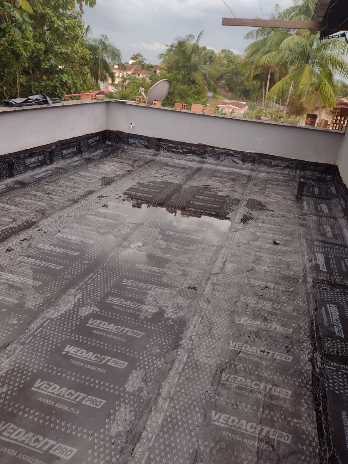 Impermeabilização de cobertura com vista para jardim em Joinville